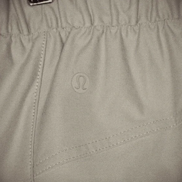 Lululemon Utility Tapered Pants – Beige Technical Cargo Style Size 29 Athleisure - Picture 5 of 5